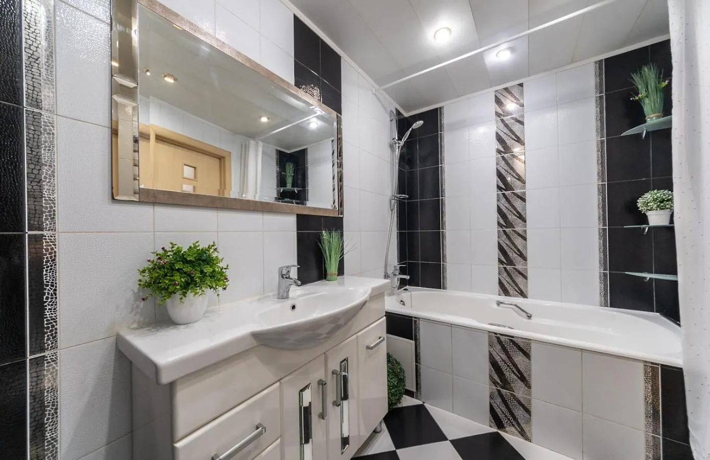 2 Rooms Apartment Near Metro Teremky Kyiv 0*,