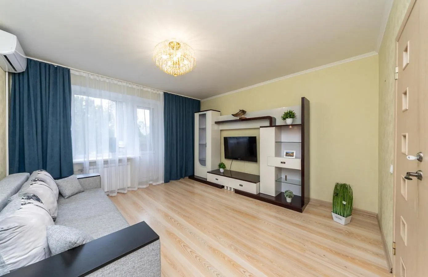 2 Rooms Apartment Near Metro Teremky Kyiv 0*,